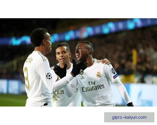 维尼修斯在新赛季表现稳健，成为速度型前锋的典范引发关注